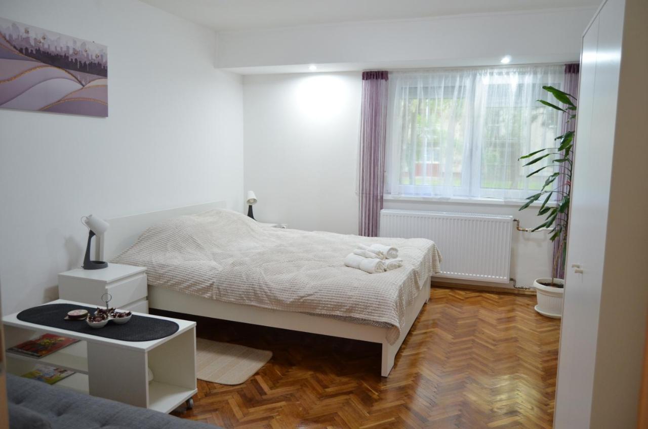Mikmari Apartman Subotica Esterno foto
