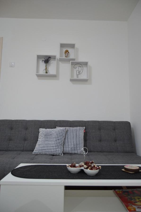 Mikmari Apartman Subotica Esterno foto
